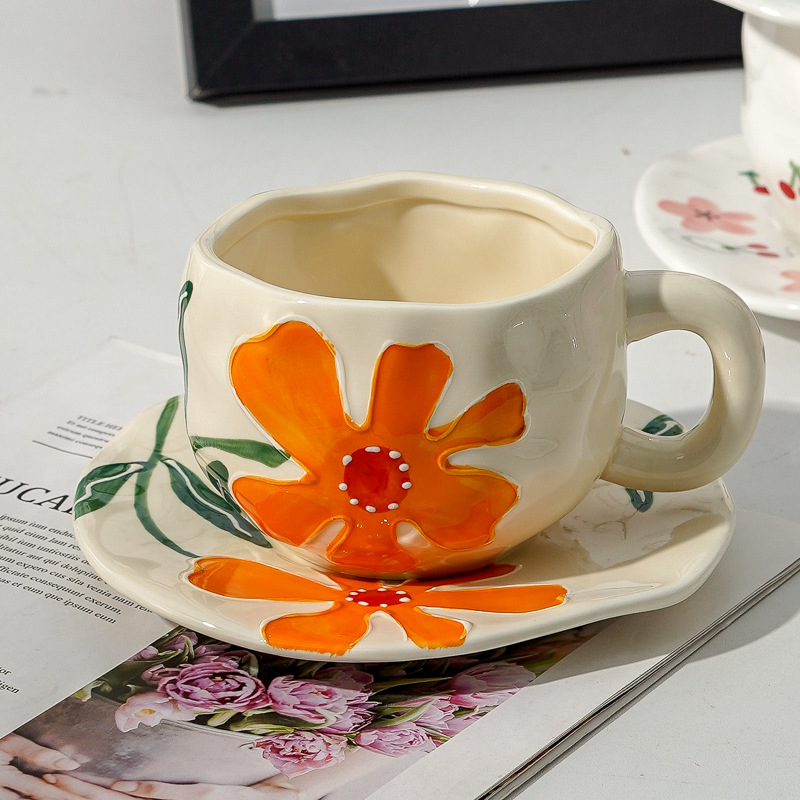Hermoso conjunto de tazas de café y platos Regalos comerciales Irregulares tazas de desayuno transfronterizas de cerámica Pastoral pintada a mano esmaltada