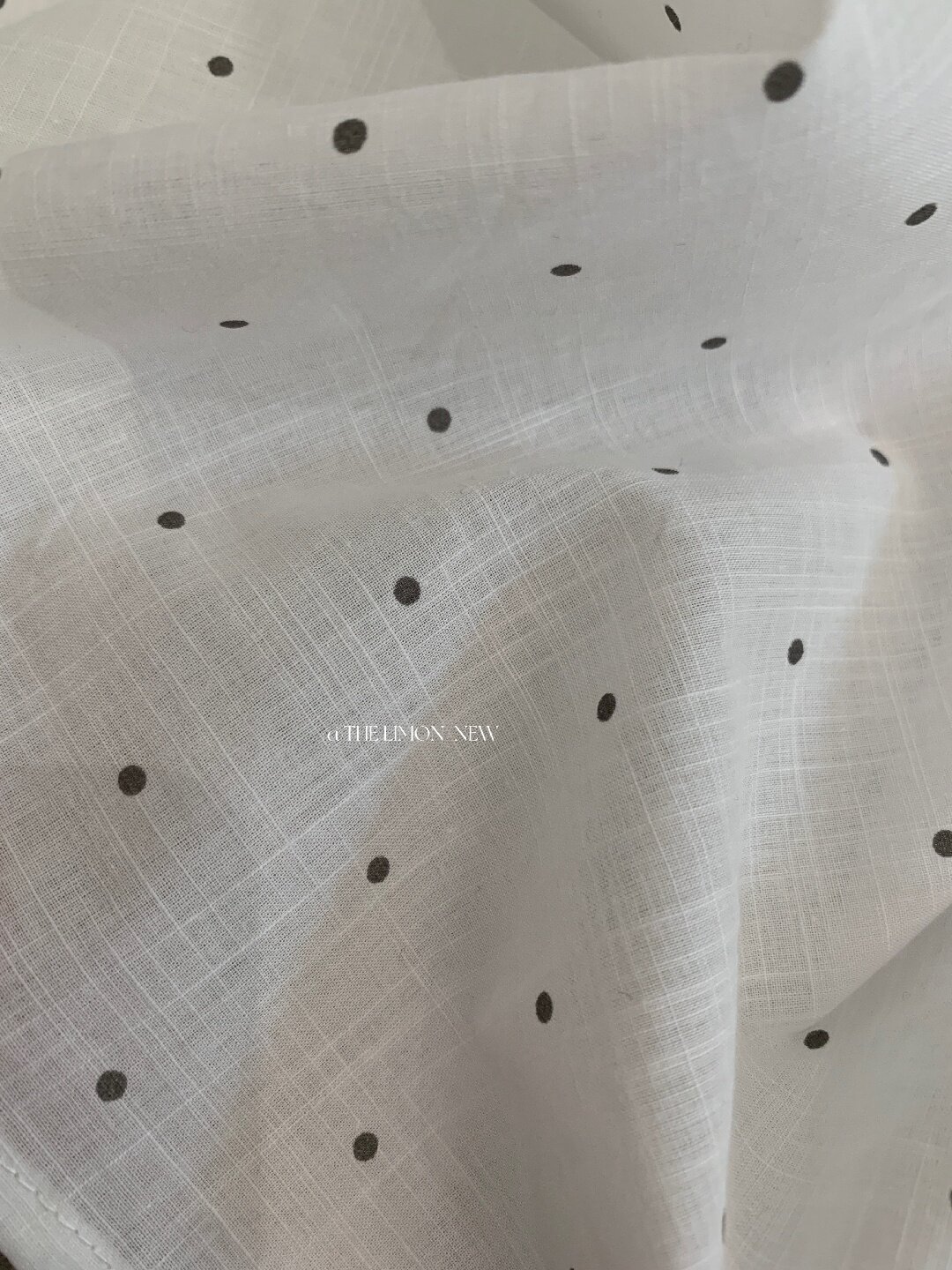 Áo sơ mi nữ tay bồng chấm bi phong cách Nhật, cổ dây rút, dáng suông trẻ trung — màu đen, màu trắng, xanh lá cây chi tiết 46
