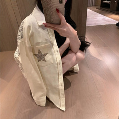 花のプリントの砕花の五角の星のシャツのデニムのコートの女性の2025春の新型の怠惰でゆったりしている中の長さ