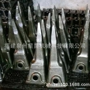 Quanzhou excavator four-wheel belt supporting wheel rail assembly bucket bucket tooth bulldozer supporting wheel supporting sprocket