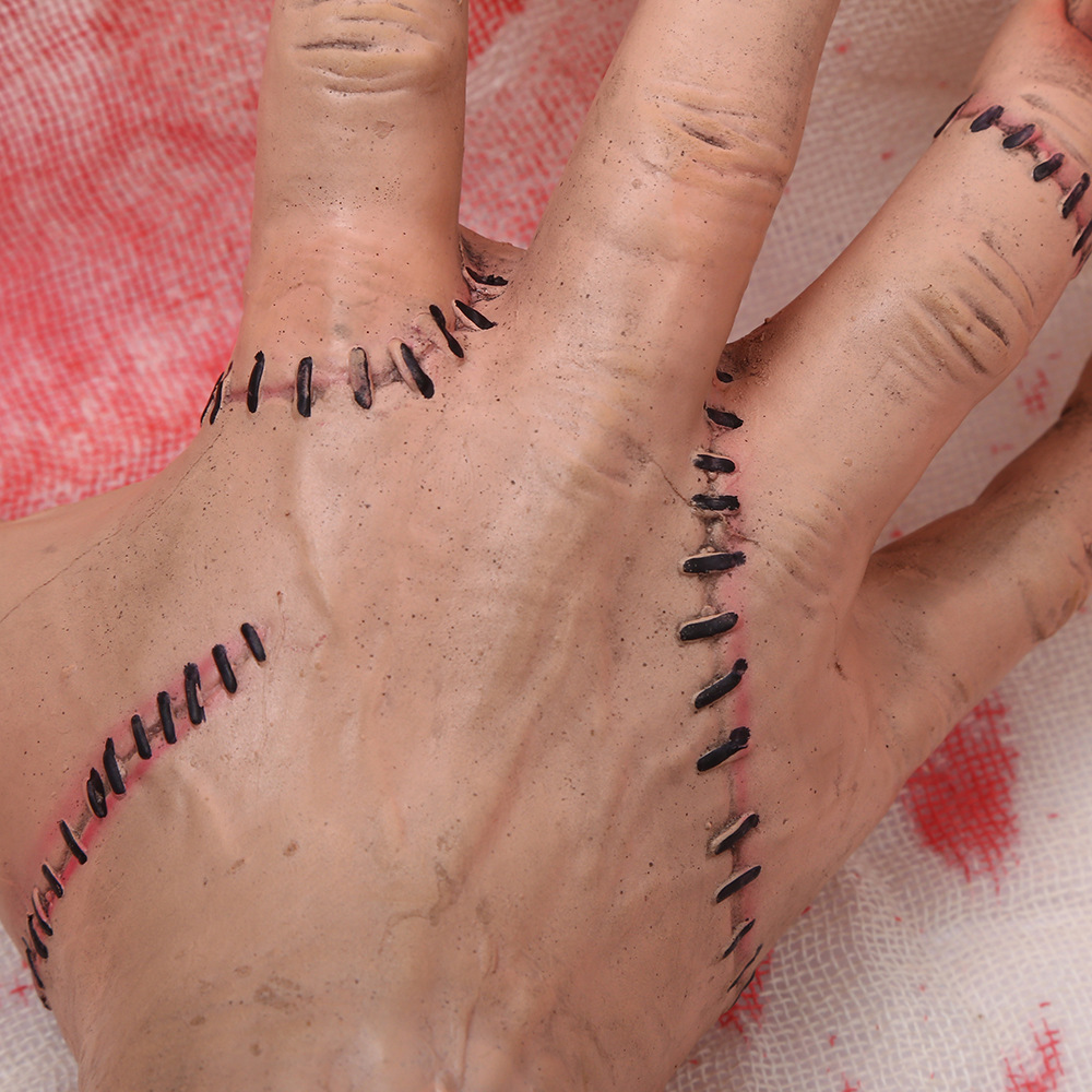 Transfronterizo familia Adams miércoles mano rota palma de látex miércoles cosa pequeños adornos