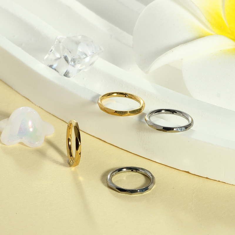 Pointed titanium steel lip stud product view