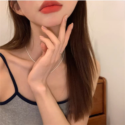 Broken silver hoop earrings for women, European and American niche earrings, high-end earrings, temperament, cool style earrings, Korean style earrings