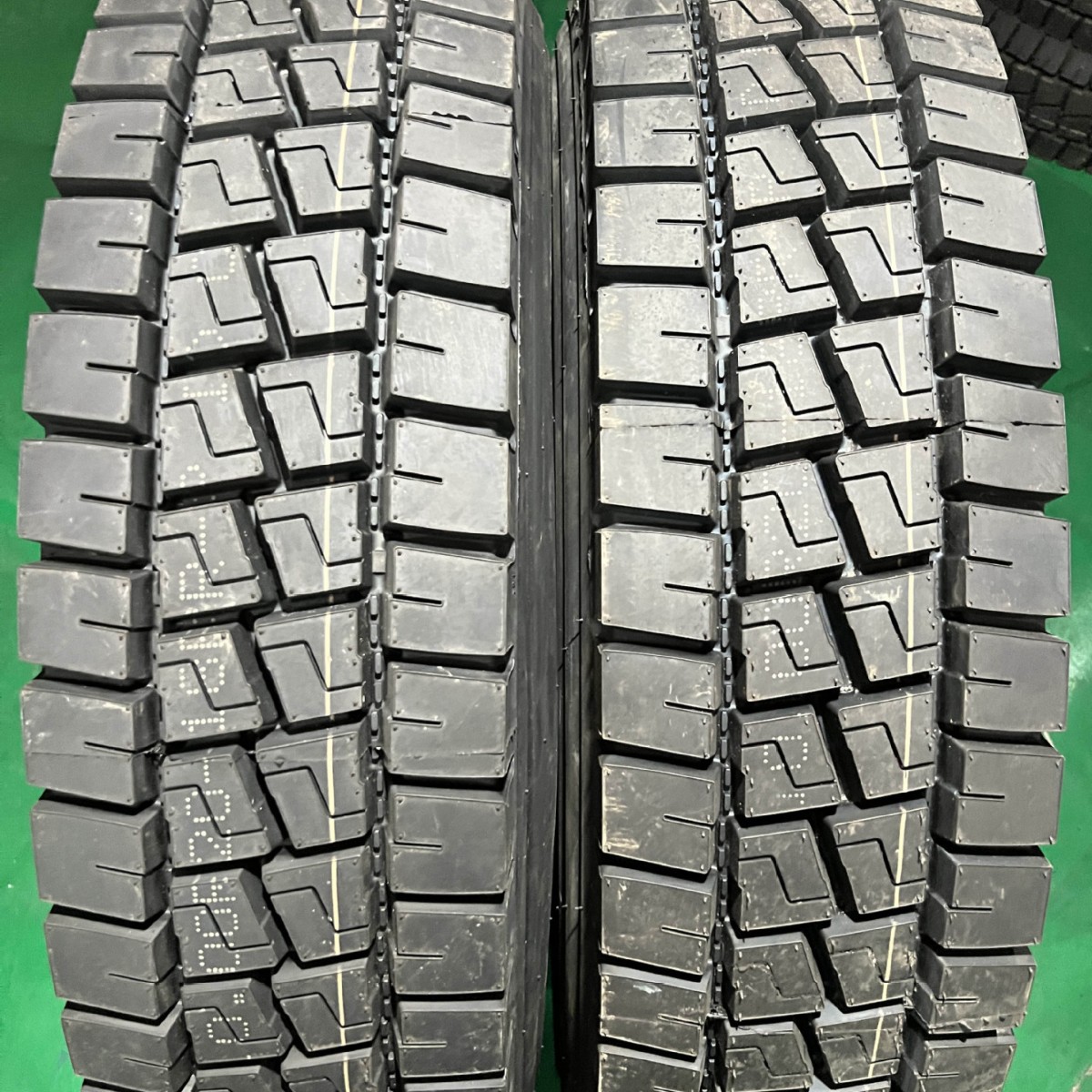 朝阳1000R20中花全新轮胎1000r20全钢丝耐磨载重货车轮胎抗压加强