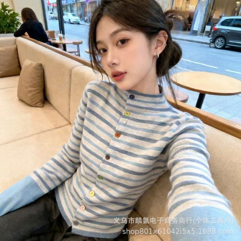 Stylish blue striped small stand-up collar cardigan top for women, warm and slim-fitting, long-sleeved knitwear for petite women in autumn and winter Stylish blue striped small stand-up collar cardigan top for women, warm and slim-fitting, long-sleeved knitwear for petite women in autumn and winter