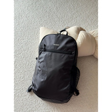 �ձ�MONT�����p����ۯB�ռ{�������е�ɽ�\�ӷ�ˮ���p�㱳��