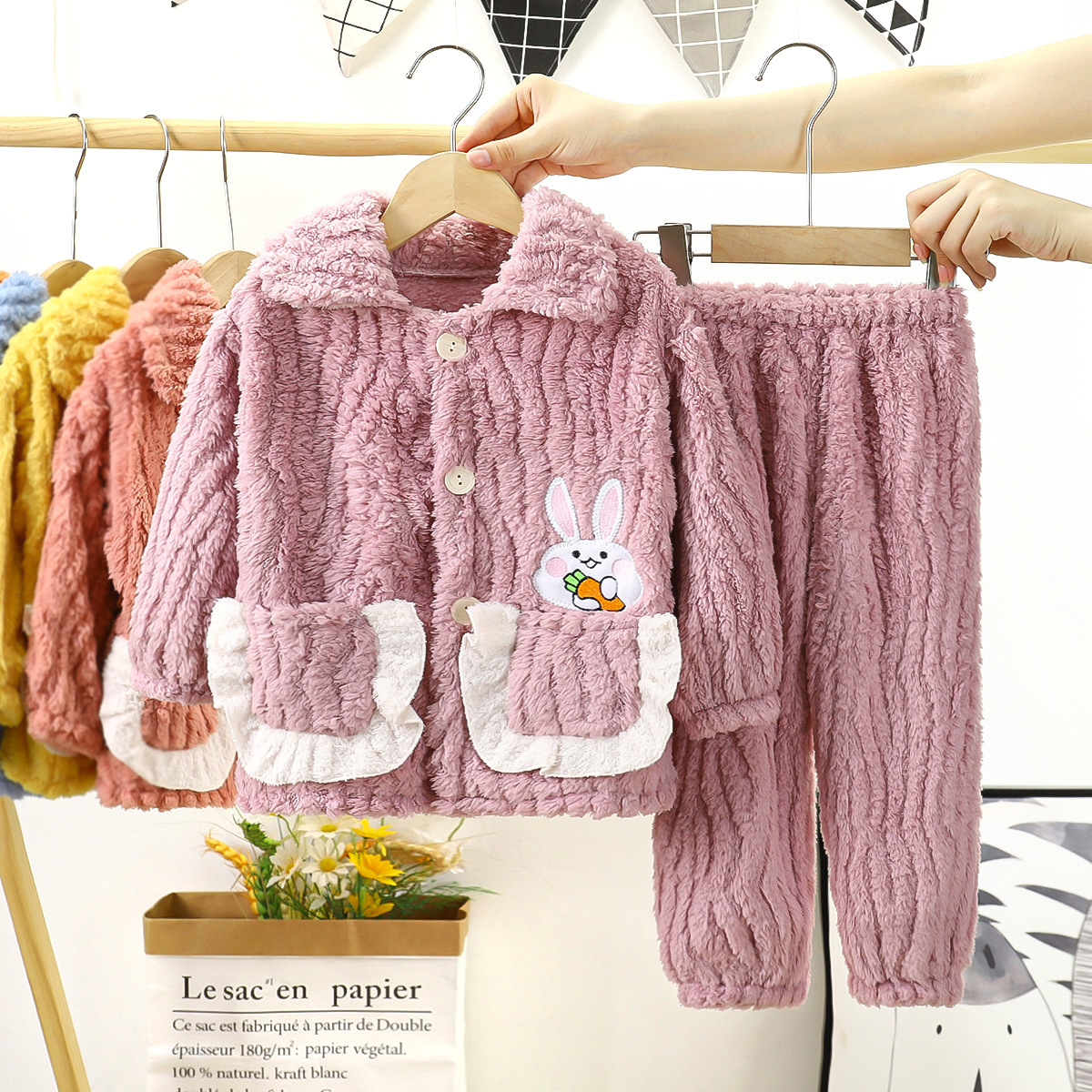 Niños y niñas Pijamas de terciopelo de zorro de nueve colas engrosados otoño e invierno con forro polar terciopelo de coral ropa para el hogar traje de niños medianos y pequeños al por mayor