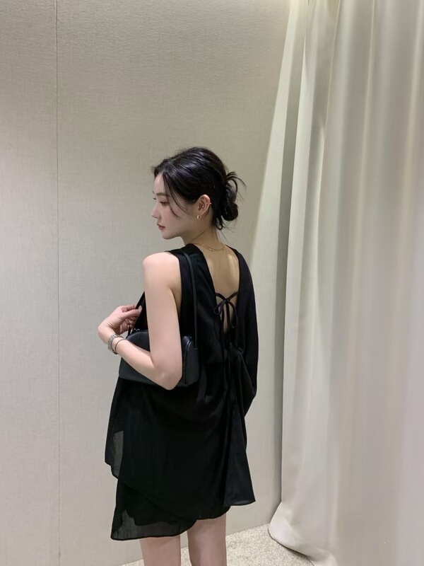 Dongdaemun Ins Summer New Korean Designer Backless Twist Tie Sleeveless Top + Shorts Set for Women Dongdaemun Ins Summer New Korean Designer Backless Twist Tie Sleeveless Top + Shorts Set for Women
