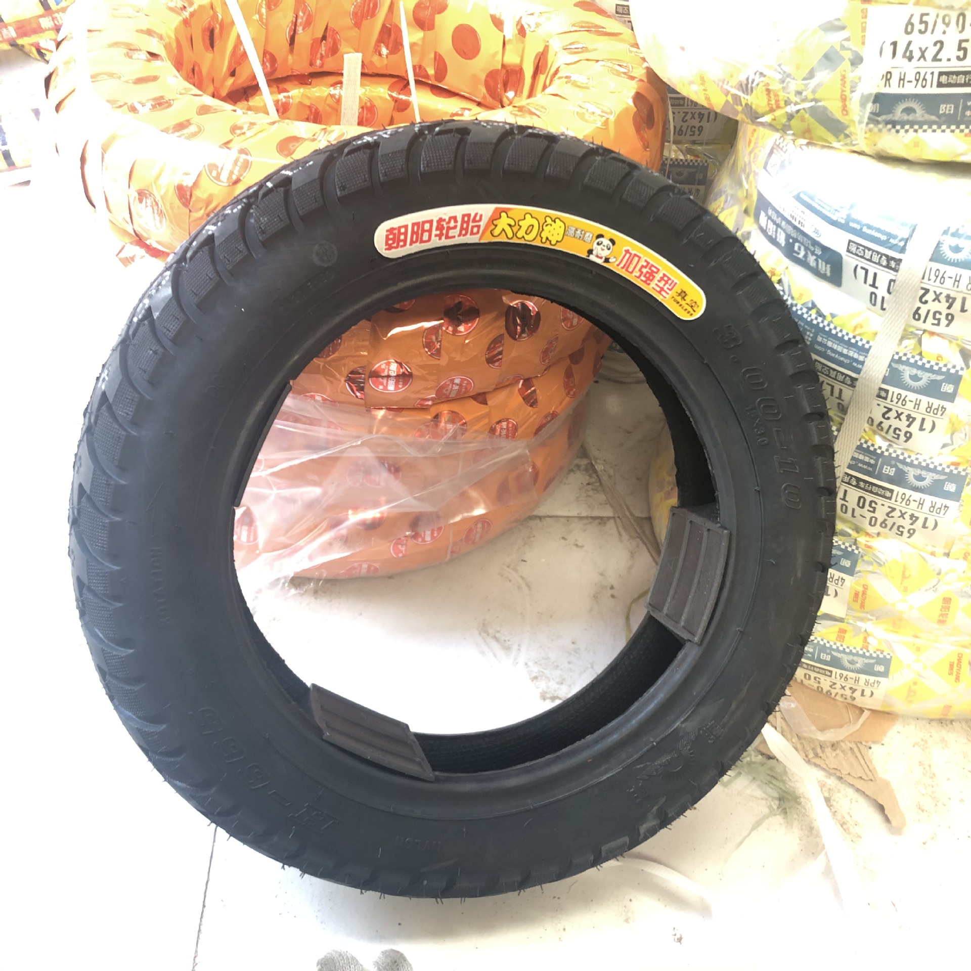 供应电动车轮胎  外胎300-10真空防爆胎没气可用