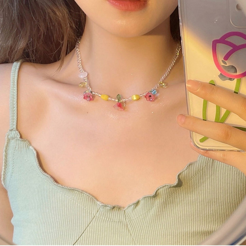 Collar con colgante de cuentas de estrella de color de verano, dulce femenino, pequeña cadena de clavícula fresca, estilo de vacaciones, collar de todo fósforo de nicho