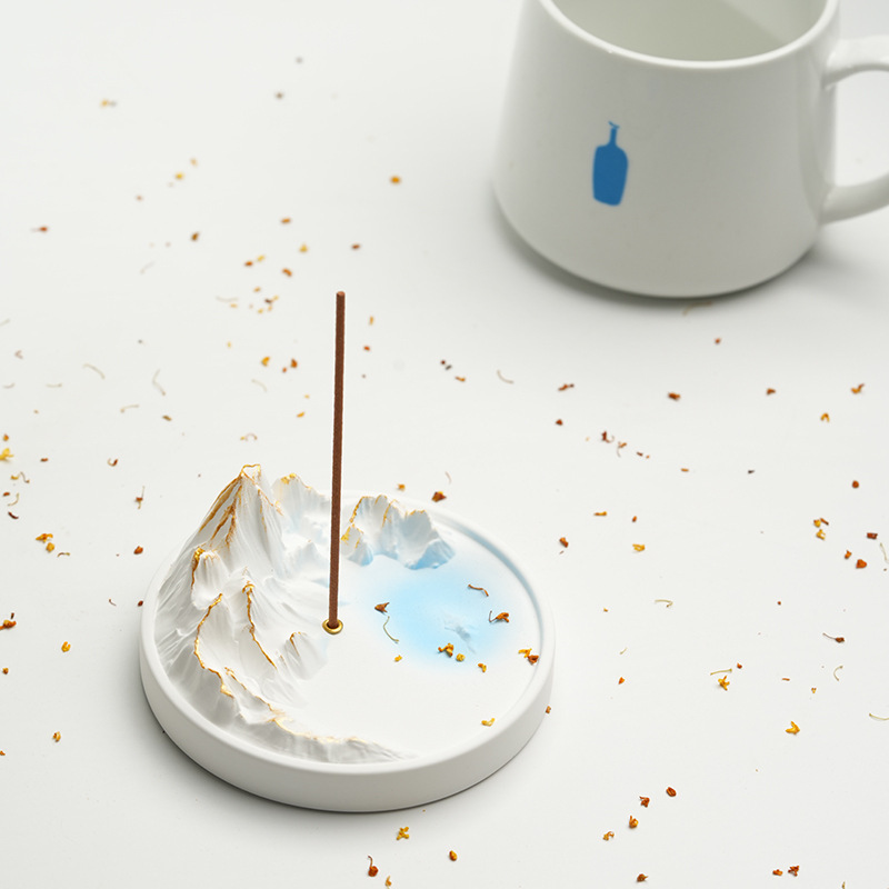 수천 마일의 금 석고 향