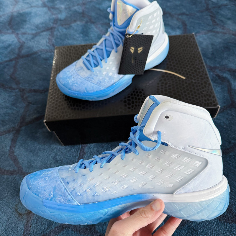 Original Kobe 3 Generation Basketball Shoes Blue Christmas Mamba Men's Kobe 3 Mesh Shock-Absorbing Sports Shoes Cross-Border