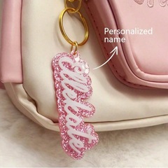 1件のカスタムアクリル二重キーホルダーの名前--かわいいピンクのバラのパーソナライズされたアルファベットのペンダント
