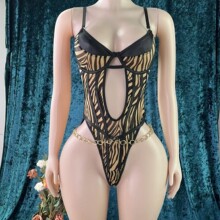 �羳�¿�ı���Ůʿ��Ȥ�����Ըа��R�yײɫ�U��¶���N���B�w��