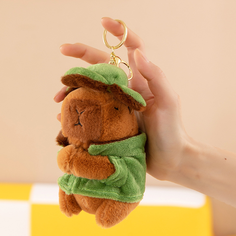 ギシギシと鳴くカピバラのカピバラのぬいぐるみが泡を吐いてつまみます。プレゼントが可愛いです。