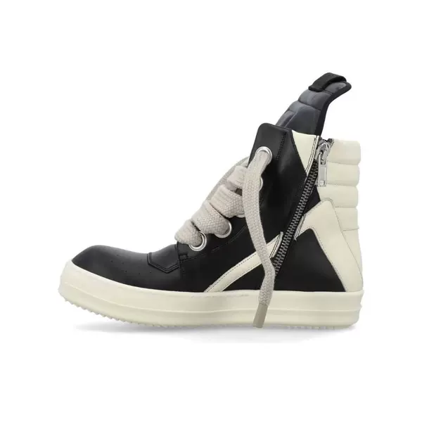 Inverted triangle black thick shoelaces