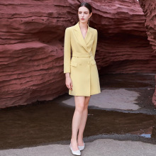 春秋高级感黄色时尚播音主持人双排扣连衣裙修身显瘦气质总裁女裙