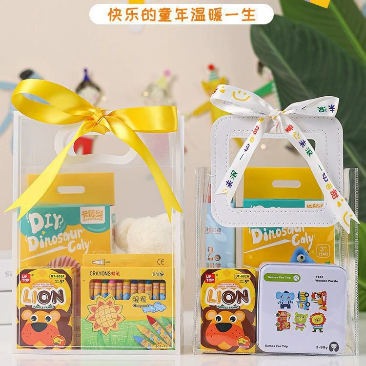 Дети в школе с подарками на день рождения в детском саду