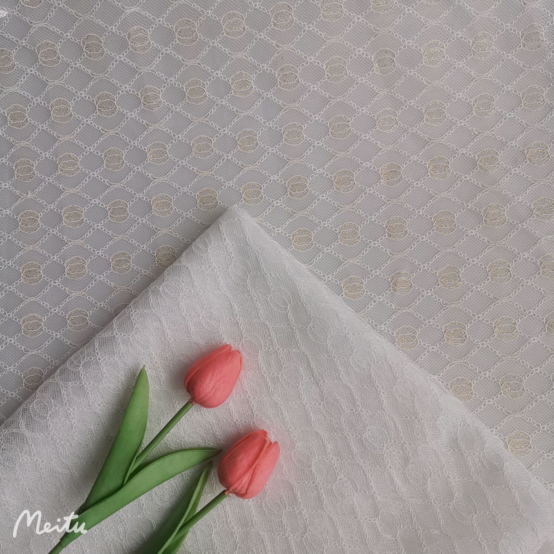 新品~品质款涤纶无弹小股线菱形金丝七彩丝圆圈交叉经编蕾丝面料