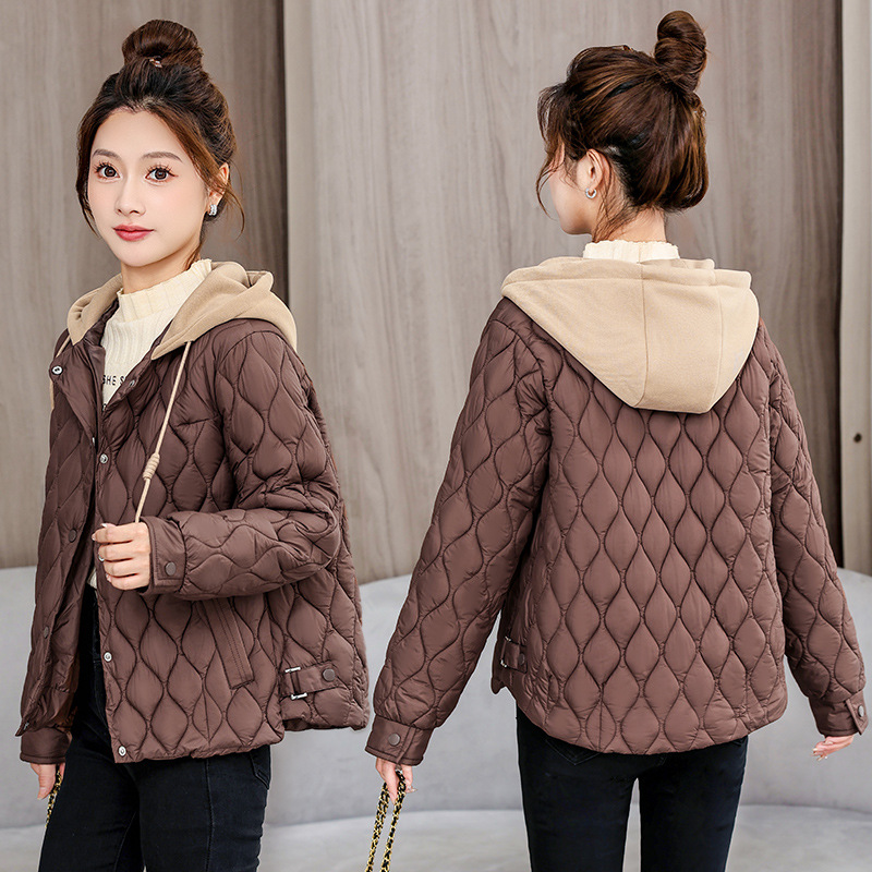 Ropa de algodón corta de color sólido de mujeres de color diamante exterior delgado con capuchón de algodón de pluma chaqueta caliente de invierno al por mayor