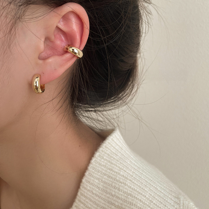 2023 New Mosquito Repellent Plate Ear Clip Female High-end Light Luxury Minority Ear Bone Clip No Ear Hole Simple Elegance Earring 