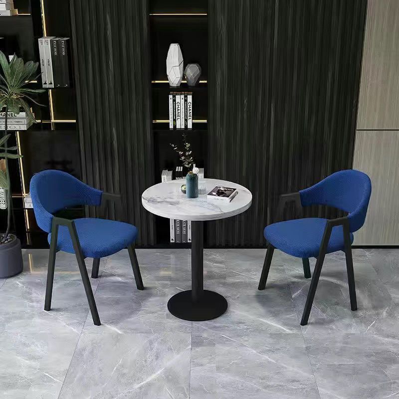 60 라운드, 테이블 1개, 의자 2개, 진한 파란색 가죽