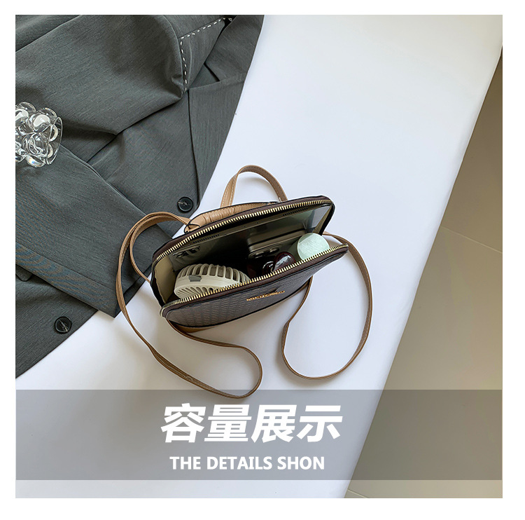 A stylish and trendy casual backpack for the 2024 autumn and winter season, featuring a large-capacity single-shoulder women's retro commuting crossbody bag undefined