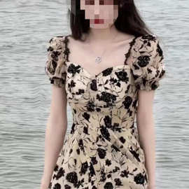 干枯玫瑰赫本风气质连衣裙法式高腰裙子设计感别致茶歇碎花长裙女