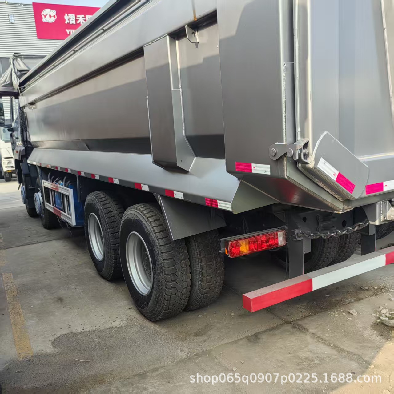 Cross-Border Vehicle Export Sinotruk Howo Nx Dump Truck National Three Euro Ii Emission 371 Horsepower Dump Engineering Truck