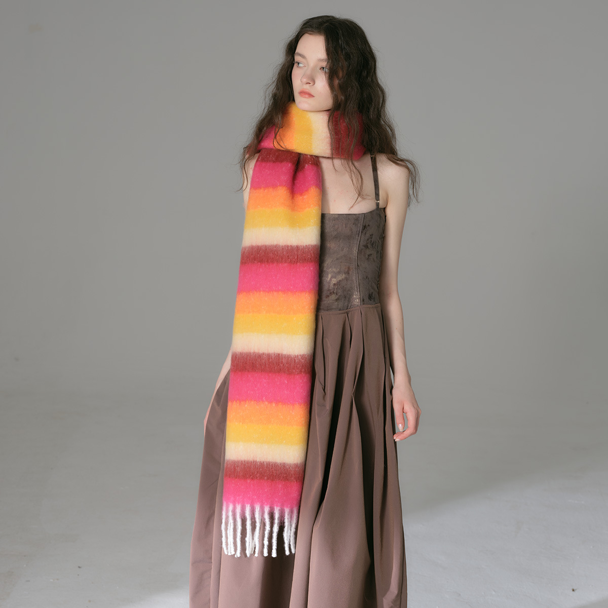 Nuove strisce colorate dello stilista abbinate alla sciarpa scozzese in cashmere imitazione dopamina da donna autunno inverno collo morbido_voghion.com