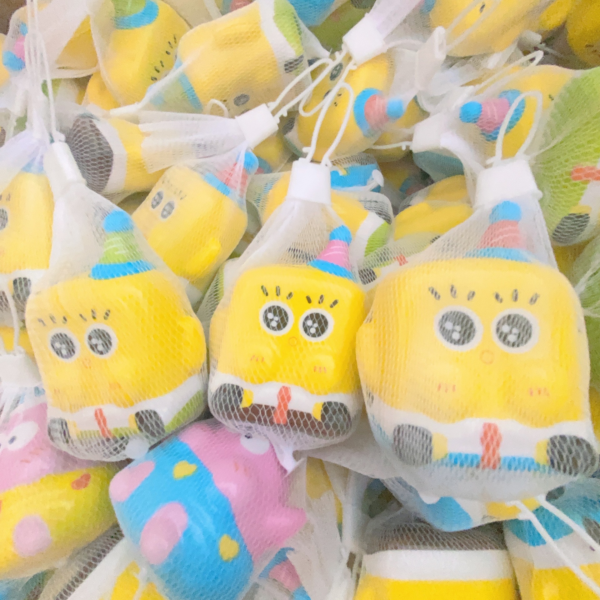 Bolsa de malla de rebote lento Lomi juguete antiestrés blandito lindo popular figura de dibujos animados muñeca hecha a mano.