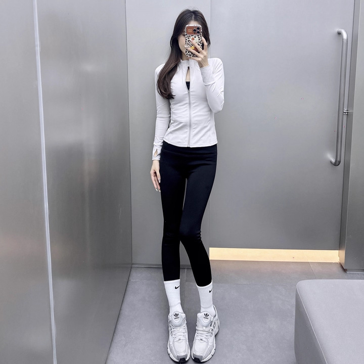 国境を越えたフィットネスのネットレッドが痩せているジッパーのスポーツコート長袖速乾服ガードルジョギングヨガ服秋冬上着