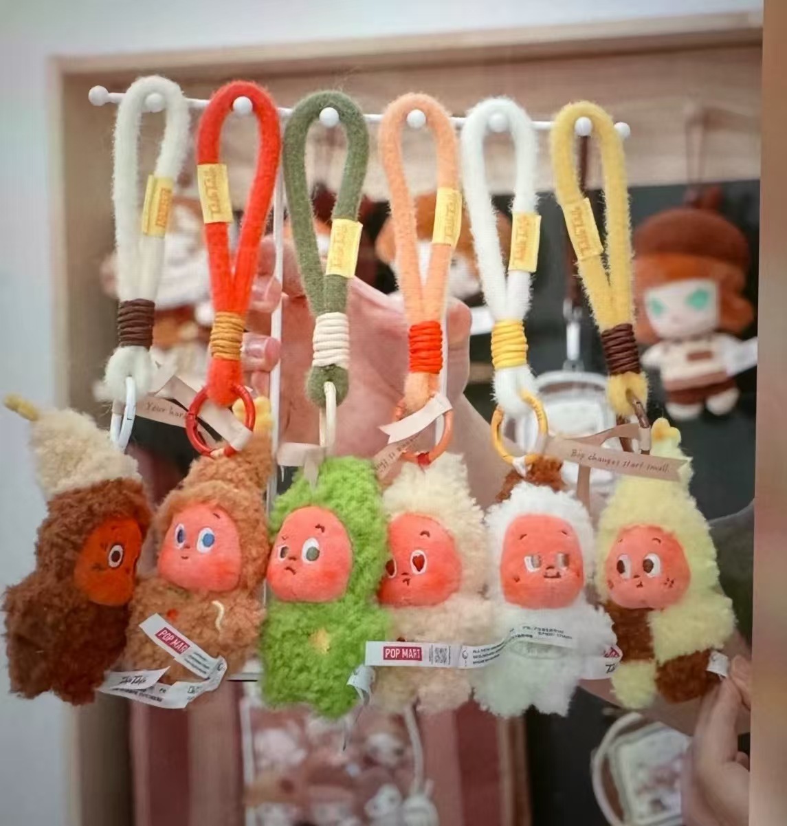 泡泡玛特星星人四代美味时刻系列现烤小饼干毛绒挂件钥匙扣盲盒饰 阿里巴巴 