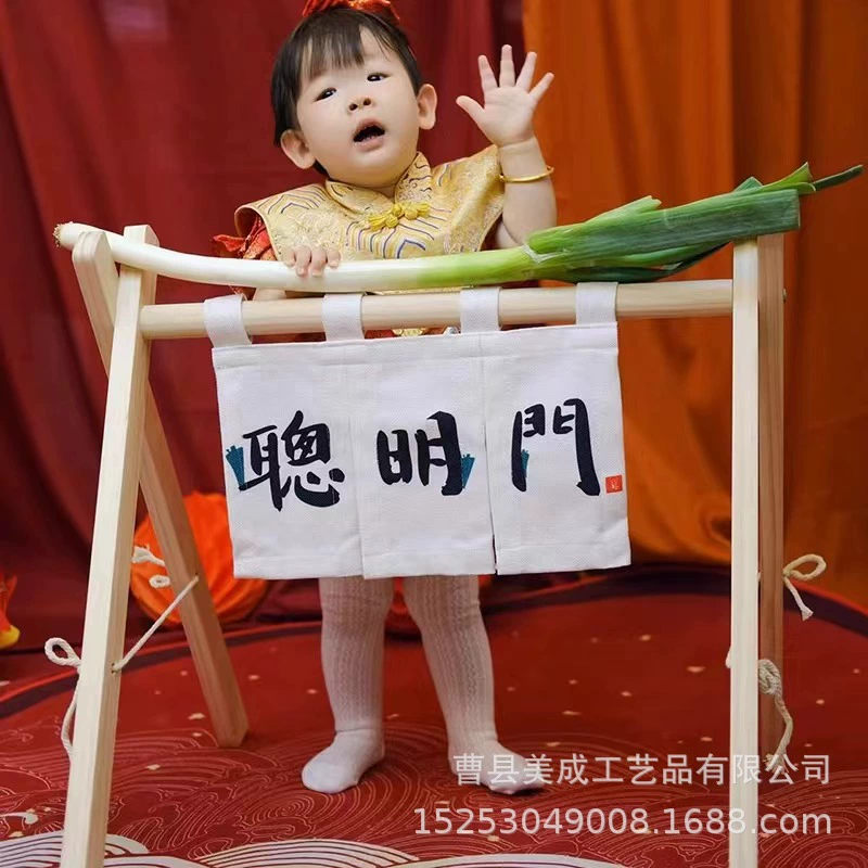 Новый китайский годовалый ребенок в зеленом стиле