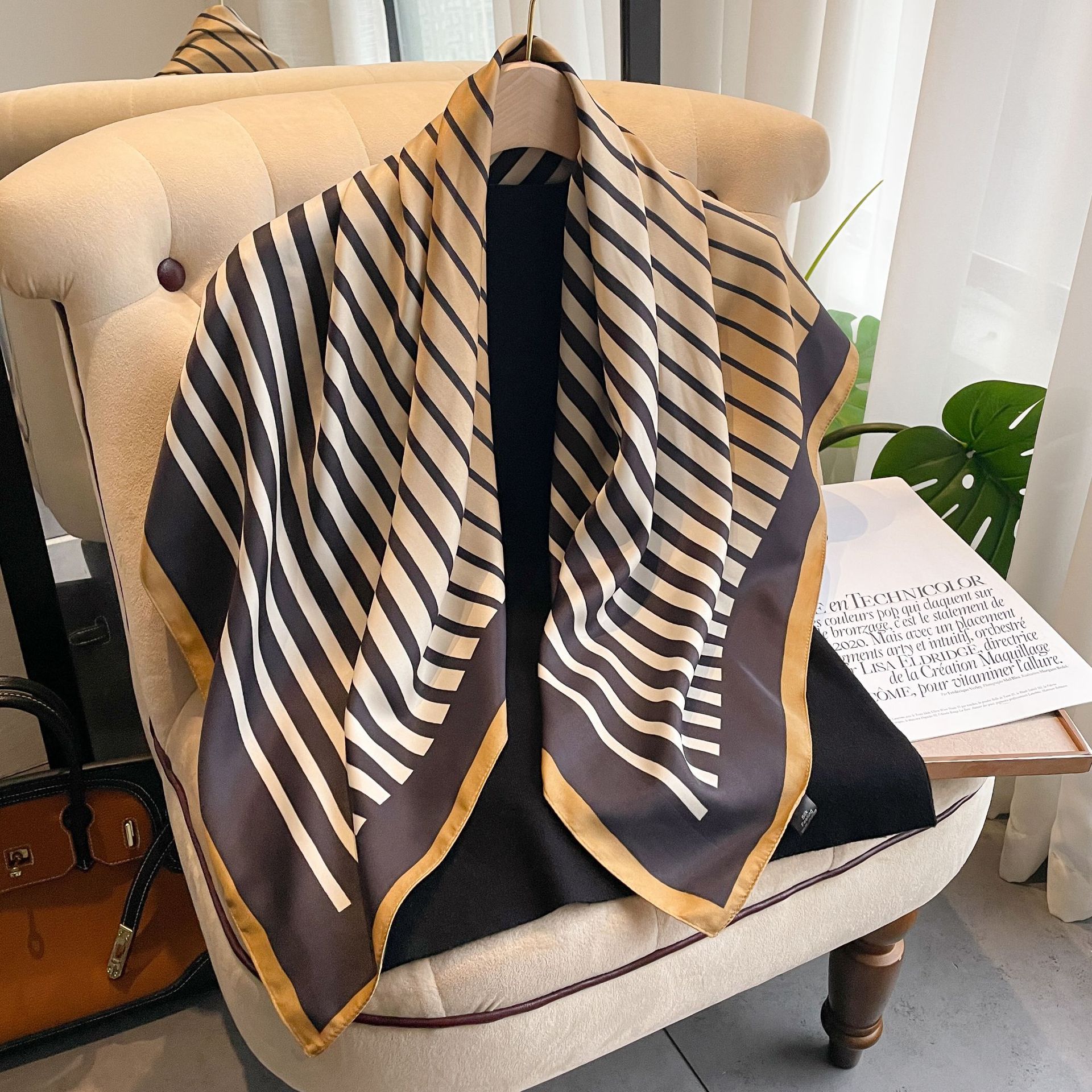 Foulard in seta da donna, elegante sciarpa quadrata estiva_voghion.com