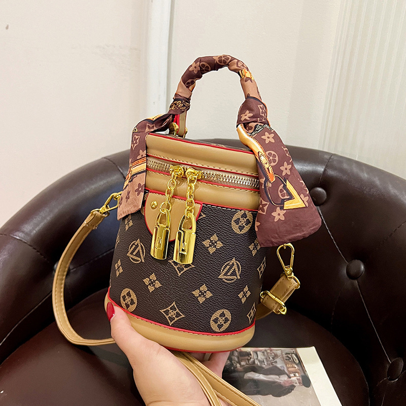 New Fortune Bucket Women's Bag 2025 Classic Printed Shoulder Bag Fashionable and Easiest for Match Crossbody Bag with Silk Scarf Round Bucket Bag New Fortune Bucket Women's Bag 2025 Classic Printed Shoulder Bag Fashionable and Easiest for Match Crossbody Bag with Silk Scarf Round Bucket Bag