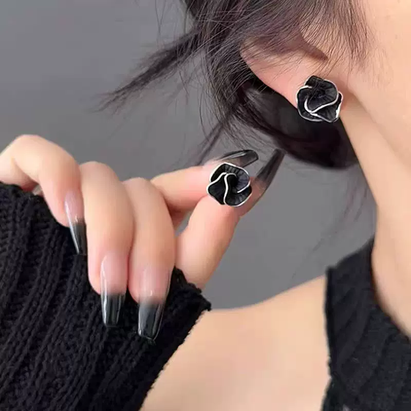 流行百搭网红新款耳钉法式黑玫瑰耳环简约高级感小众女性个性耳饰