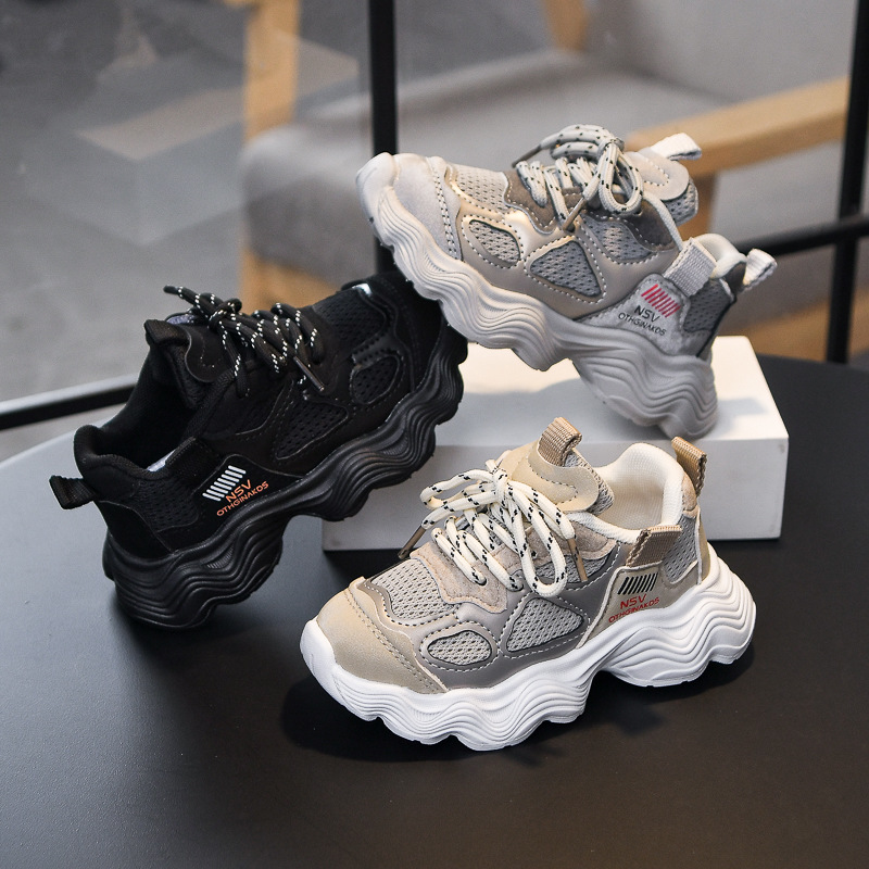 Zapatos deportivos de niñas 2025 primavera y otoño nuevos zapatos de moda de malla para niños respirables zapatos para niños zapatos de running suaves
