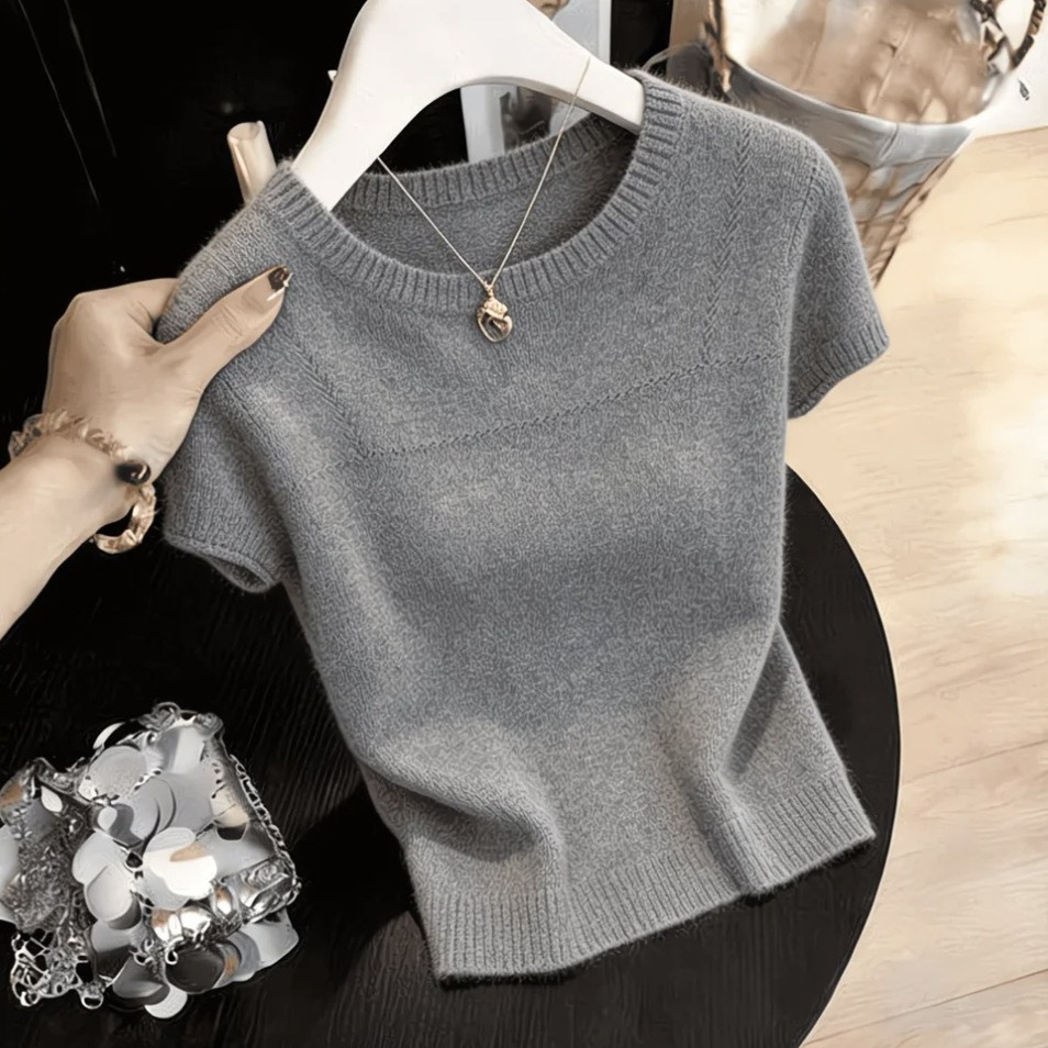 Gray short-sleeved new stylish and trendy knit top for women, 2026 summer, slimming, age-reducing, elegant, suitable for commuting