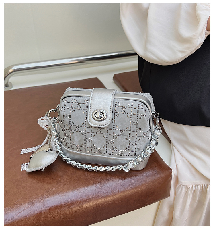 Summer bag: Women's hot diamond lock chain hand-held bucket bag 2025 New style denim blue single-shoulder fashionable crossbody bag full figure