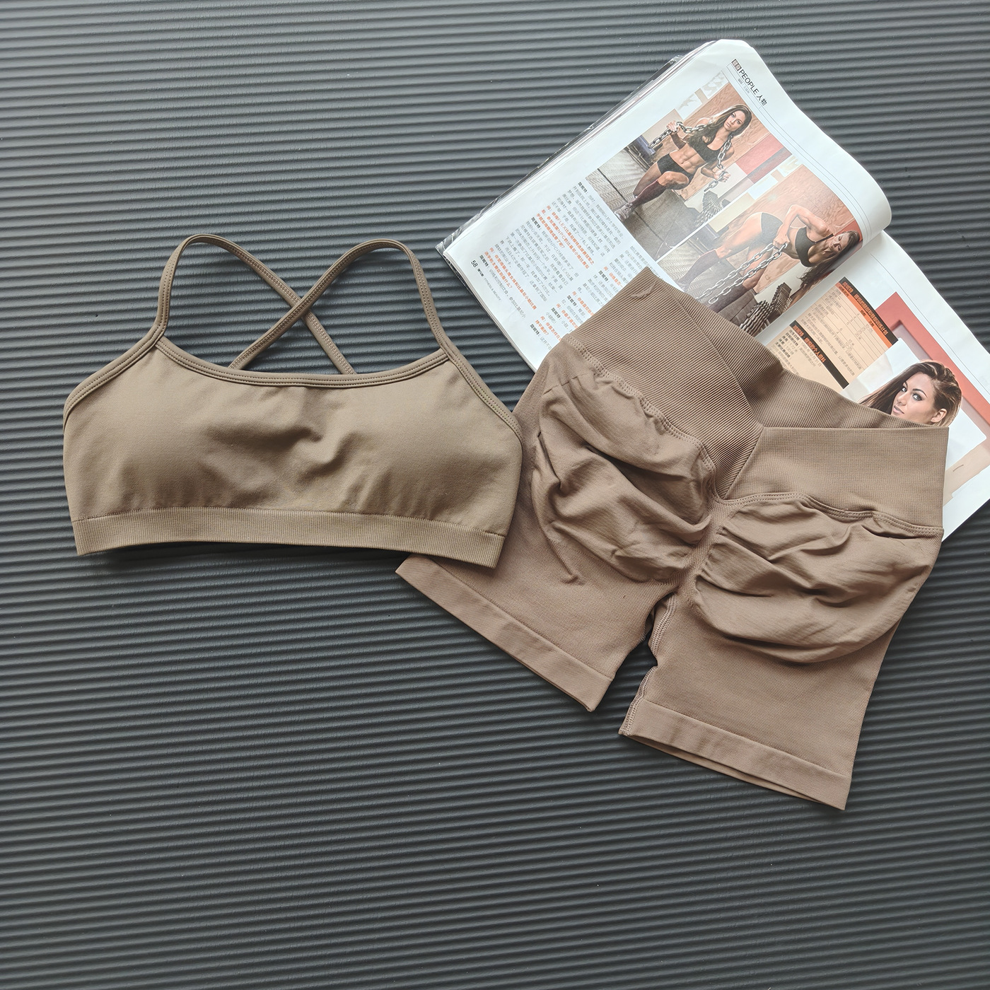 Levantar la cadera V cintura alta elasticidad mostrar la cadera traje de yoga sin costura ropa interior deportiva almohadilla para el pecho desmontable a prueba de golpes para reunir a las mujeres de espaldas image 9