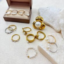 �պ�ʱ���¿��С���������ָ������ֶ�18K�𼸺ν�ָŮ����