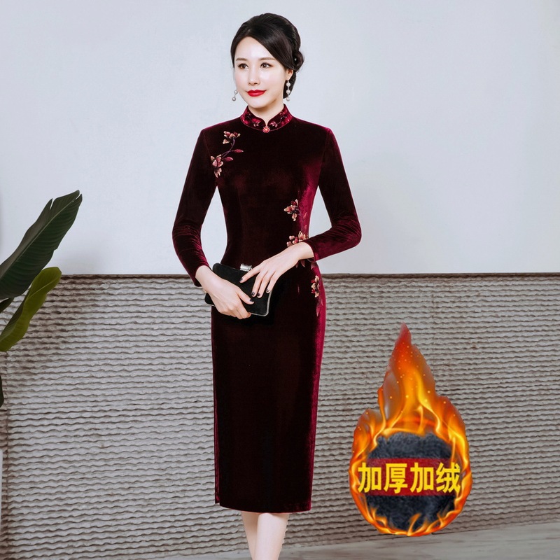 Wholesale velvet cheongsam for middle-aged and elderly women's high-end wedding dress for mother-in-law Autumn and Winter new improved Chinese mid-length