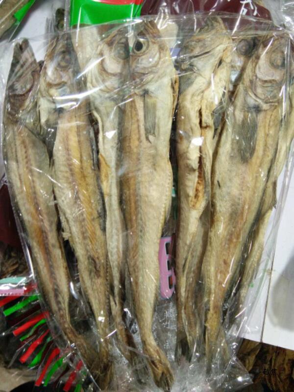 延辺は明太魚の手を切ってすぐに大きな棒魚を食べます。|undefined