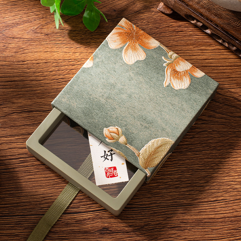 Caja de regalo verde con flores; 9cm * 9cm * 2cm (medio)