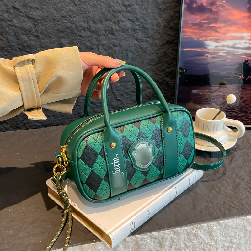 Cross-Border Wholesale Harry Potter Ins Xiyin Same Style Hogwarts College Quilted Embossed Crossbody Handbag New