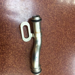 Applicable to 09-15 Chevrolet Jingcheng Cruze yinglang machine filter seat tube oil radiator water pipe 55353327
