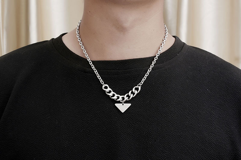 Hip Hop Felsen Moderner Stil Dreieck Titan Stahl Polieren Kette Unisex Halskette Mit Anhänger display picture 2