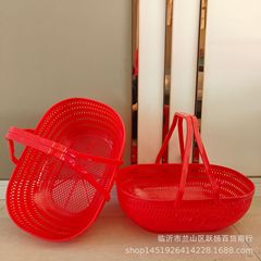 バスケットを手にしてプラスチックバスケットを手に入れるのは藤編みの収納バスケットの雑物収納バスケット臨沂多元の露店の供給源に似ている