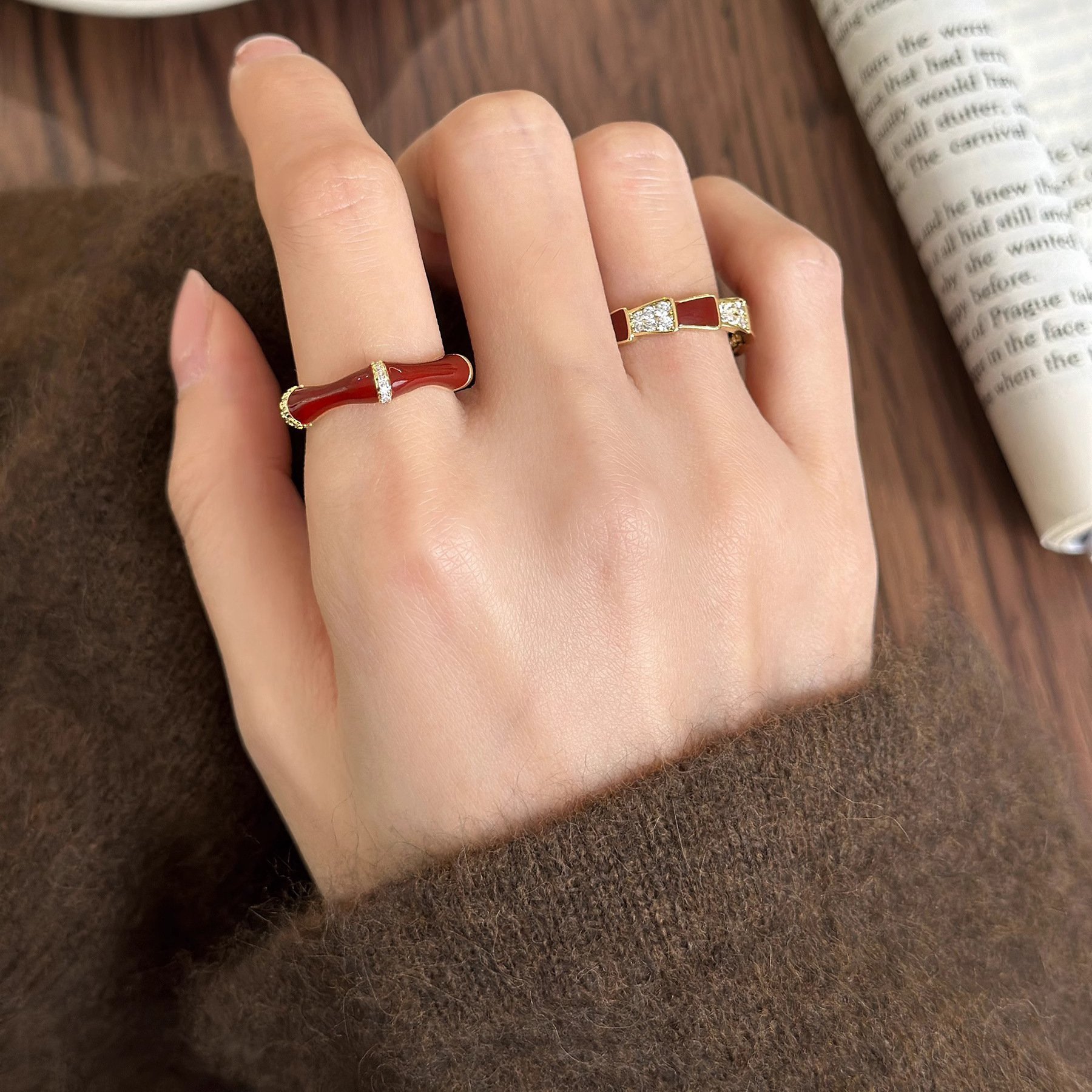 Französischer Damenring im Weinrot-Emaille-Stil mit Bambusgelenk und Öltropfen-Design, exklusiver, leichter Luxusring, offener Ring, Neuheit 2026_voghion.com